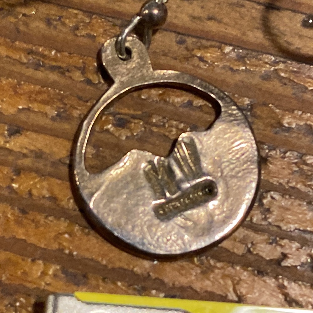 Beautiful sterling dangle mountain earrings. - Picture 2 of 3
